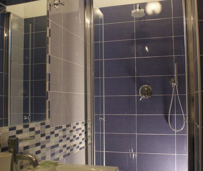 Economy Triple Room, Letizia