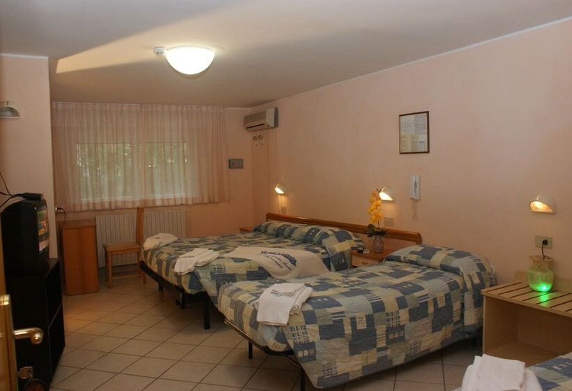 Economy Triple Room, Letizia