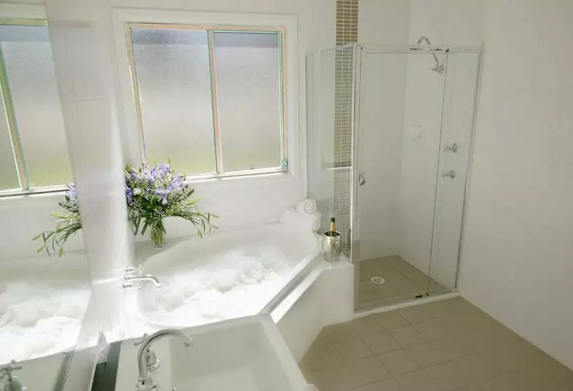 Villa 1 Makuuhuone, Nightingale Villas