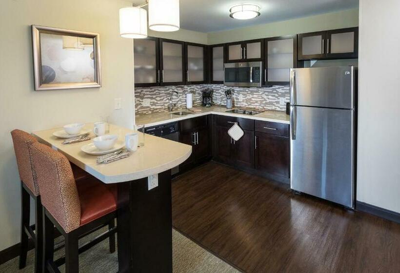 带大床的套房, Staybridge Suites Omaha West By Ihg