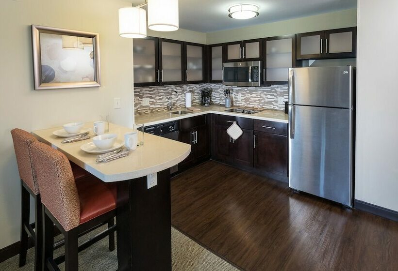 带大床的套房, Staybridge Suites Omaha West By Ihg