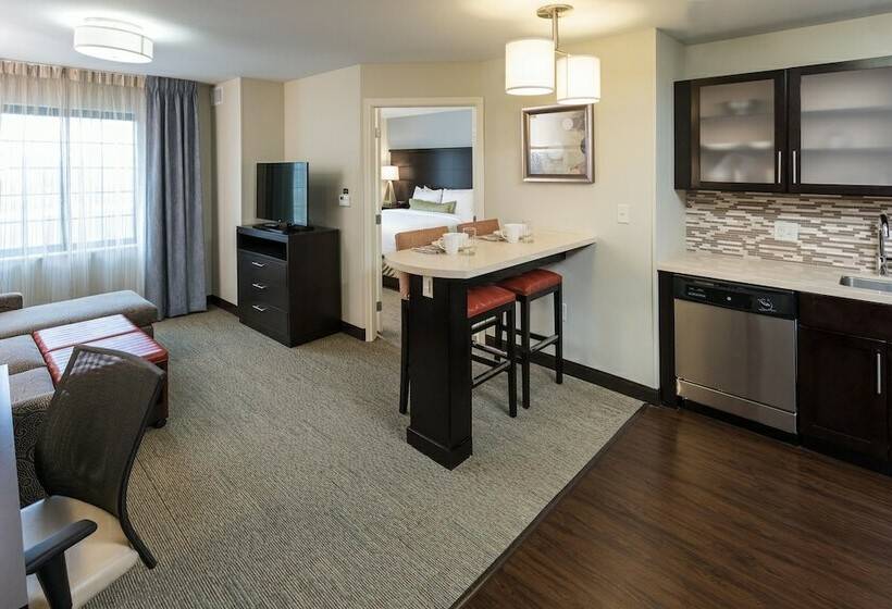 Люкс Кровать Кинг, Staybridge Suites Omaha West By Ihg