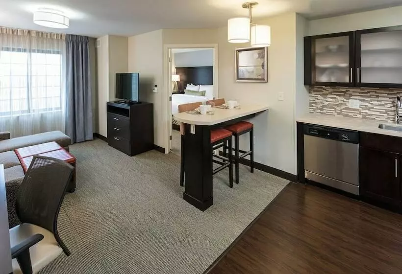 キングサイズベッドのスイートルーム, Staybridge Suites Omaha West By Ihg