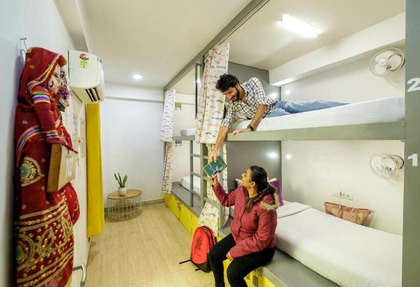 수피리어 공동객실 침대, Moustache Hostel Jaipur