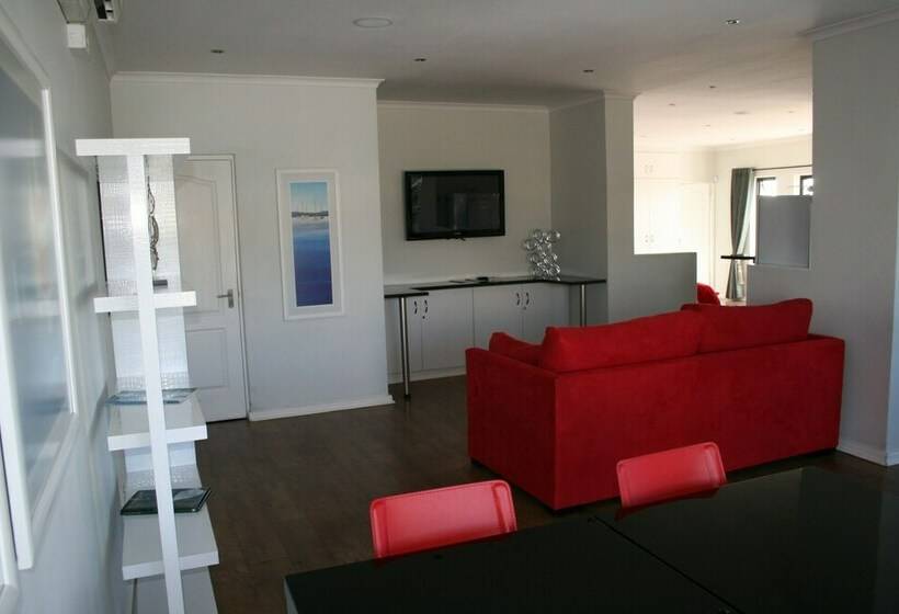 سوئیت پنت هاوس, Ahoy Boutique Guest House