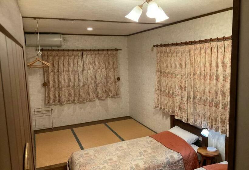 חדר סטנדרט לשלושה עם חדר אמבטיה משוף, Land Haus Dancru Netz