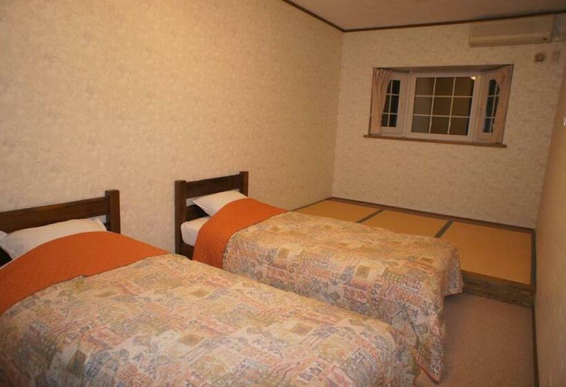 חדר סטנדרט לשלושה עם חדר אמבטיה משוף, Land Haus Dancru Netz