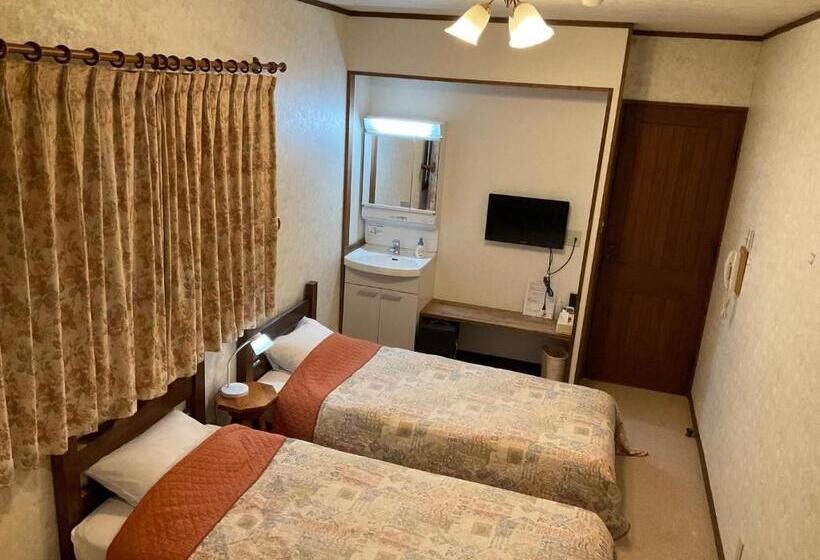 חדר סטנדרט לשלושה עם חדר אמבטיה משוף, Land Haus Dancru Netz