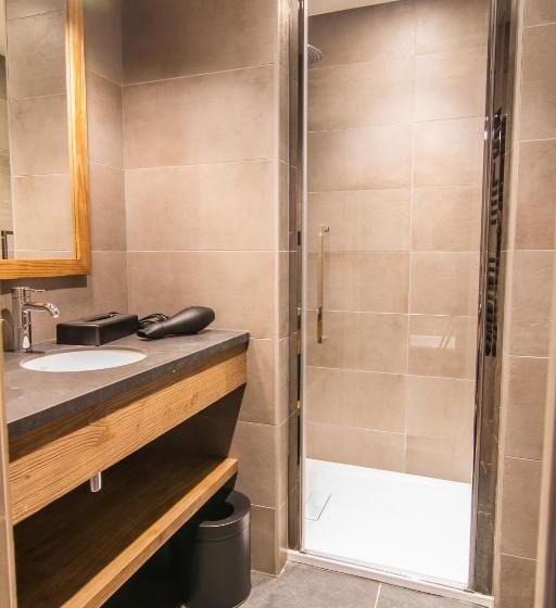 Номер Стандарт, Hôtel De La Roche