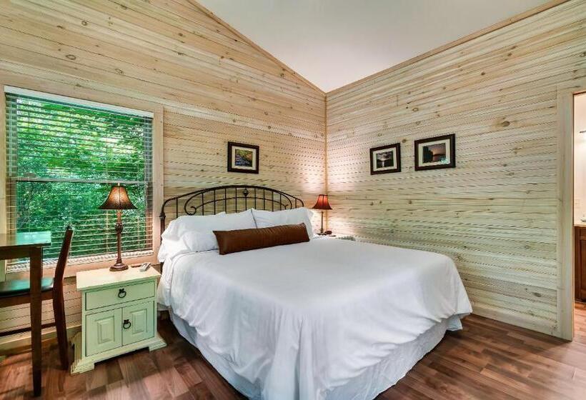 스탠다드 룸 킹사이즈 침대, Rivers Edge Treehouses