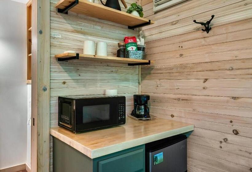 스탠다드 룸 킹사이즈 침대, Rivers Edge Treehouses