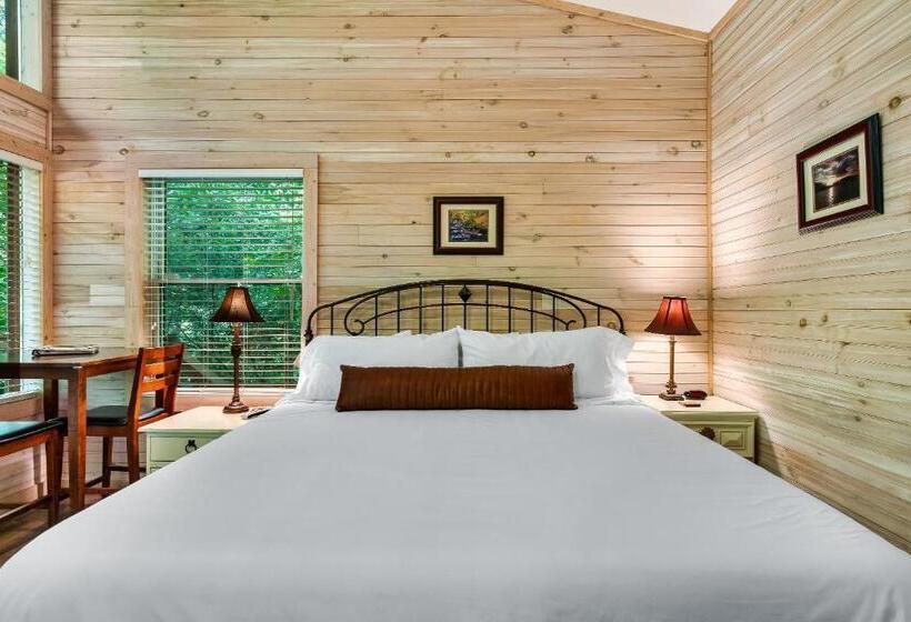 스탠다드 룸 킹사이즈 침대, Rivers Edge Treehouses