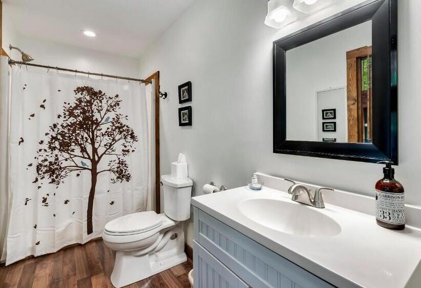 스탠다드 룸 킹사이즈 침대, Rivers Edge Treehouses