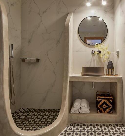 סוויטה, Mayu Suites