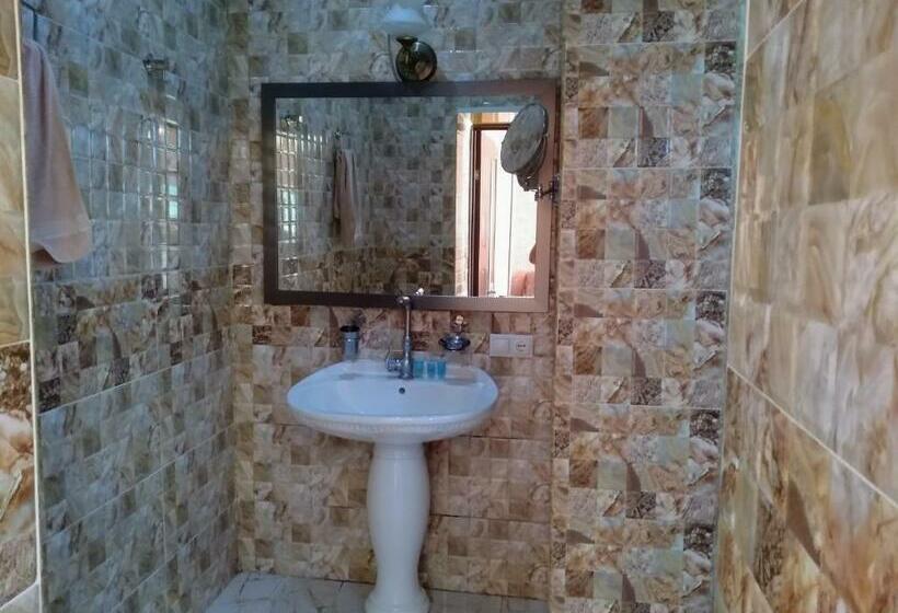 اتاق استاندارد, Edemi Castle