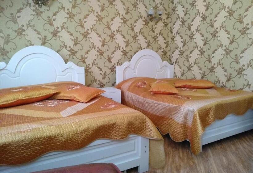 اتاق استاندارد, Edemi Castle