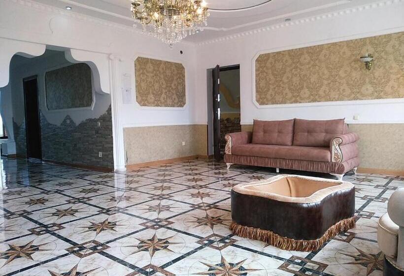 استودیو استاندارد با بالکن, Edemi Castle