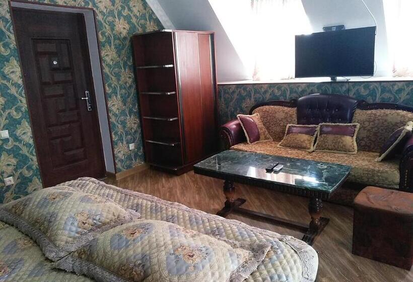 استودیو استاندارد با بالکن, Edemi Castle