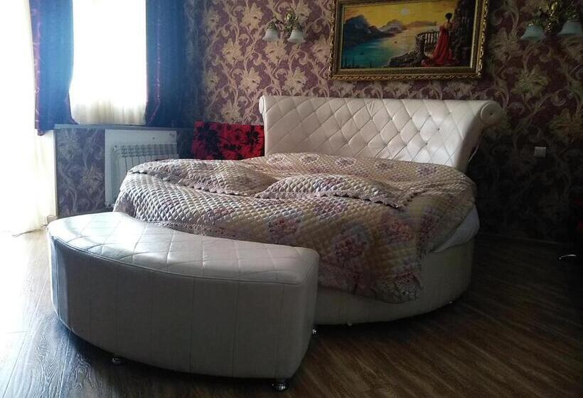 استودیو استاندارد با بالکن, Edemi Castle