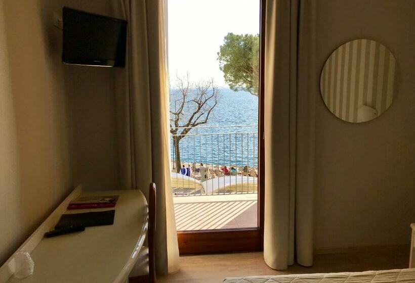 レイクビュースタンダードルーム, Roma