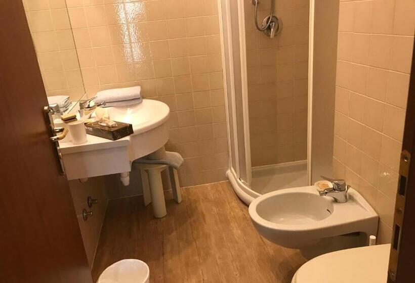 标准间, Roma