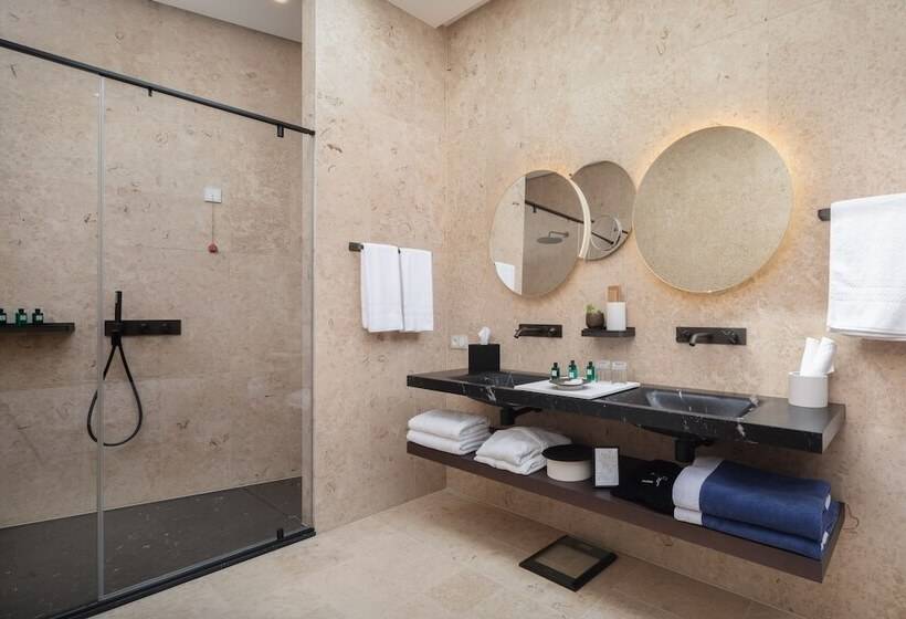 غرفة ديلوكس مطلّة علي البحر, Villa Nai 3.3