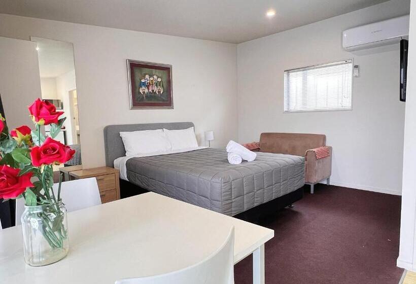 Студия Стандарт, Morrinsville Motel