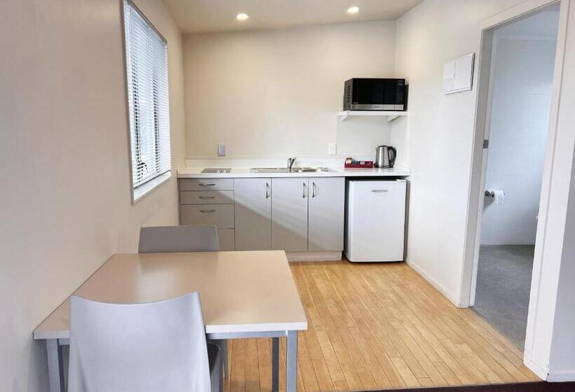 Студия Стандарт, Morrinsville Motel