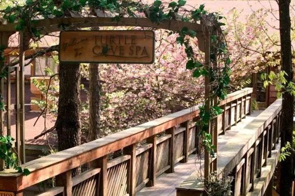 ファミリールーム, Mountain Harbor King Guest Room On Lake Ouachita By Redawning