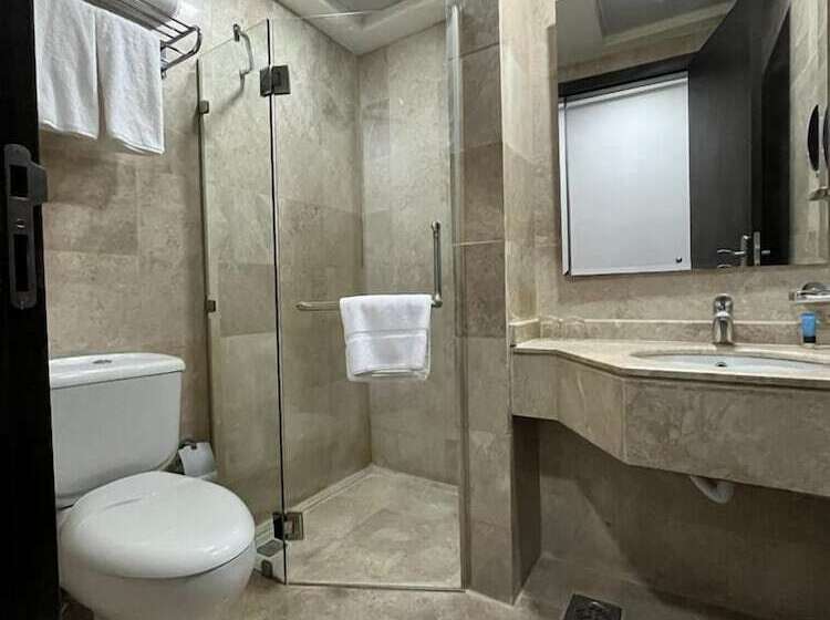 Полулюкс, Al Kiswah Towers