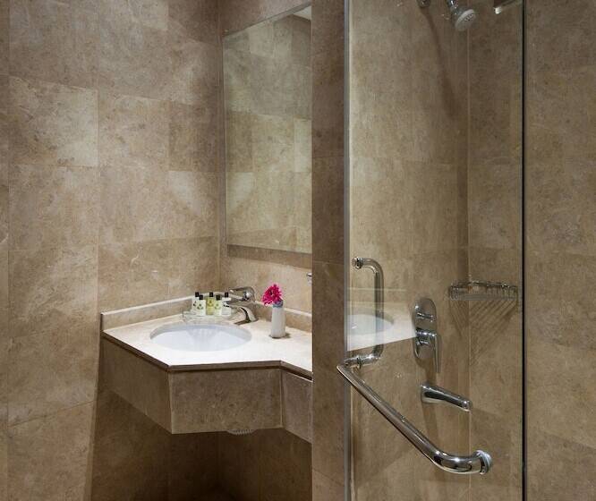 Полулюкс, Al Kiswah Towers