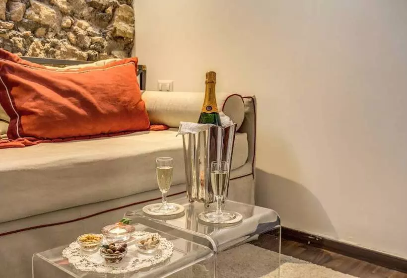 سوییت لوکس, Pantheonview  Luxury Suites