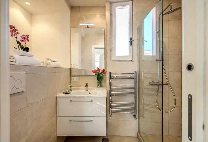 اتاق استاندارد با تخت دوبل و چشم‌انداز, Pantheonview  Luxury Suites