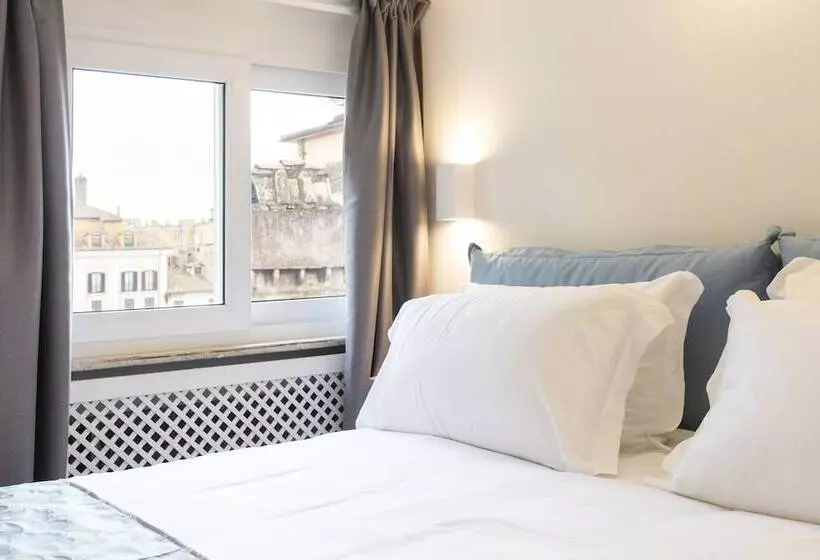 Habitaciï¿½n Estï¿½ndar Abuhardillada, Pantheonview  Luxury Suites