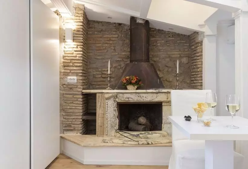 Habitaciï¿½n Estï¿½ndar Abuhardillada, Pantheonview  Luxury Suites