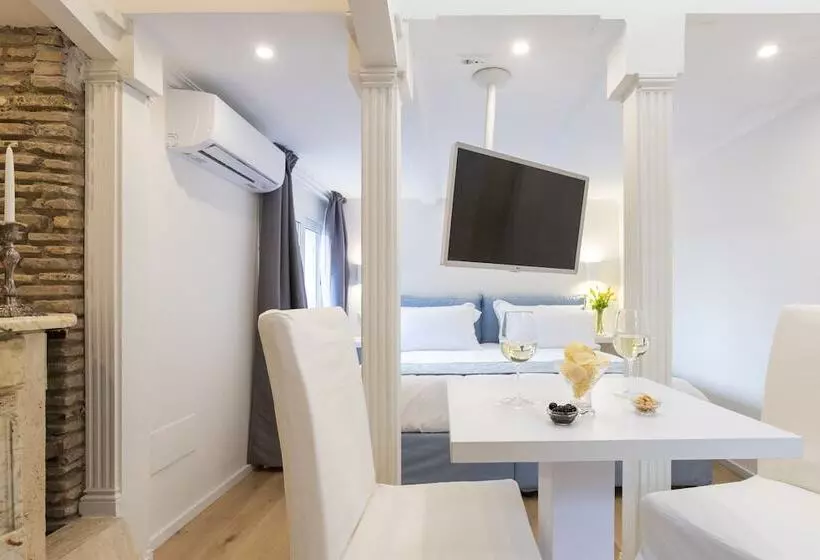 Habitaciï¿½n Estï¿½ndar Abuhardillada, Pantheonview  Luxury Suites