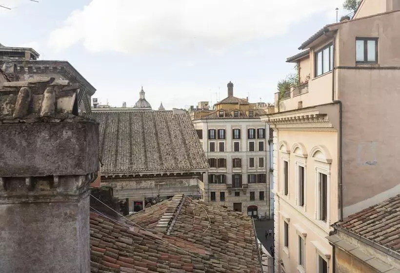 Habitaciï¿½n Estï¿½ndar Abuhardillada, Pantheonview  Luxury Suites