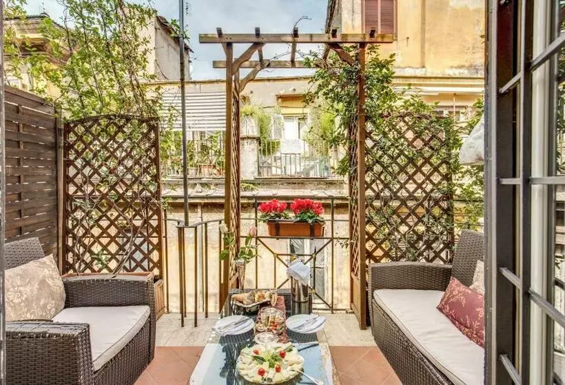 اتاق استاندارد با بالکن, Pantheonview  Luxury Suites