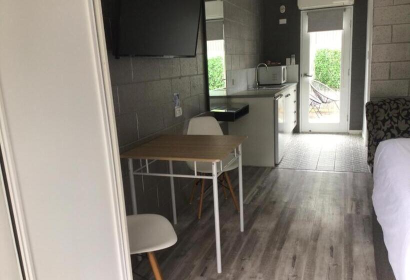 デラックススイート, Buderim Fiesta Motel