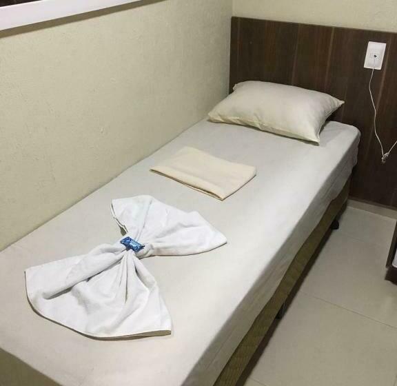 اتاق اکونومی یک تخته, Downtown Santana