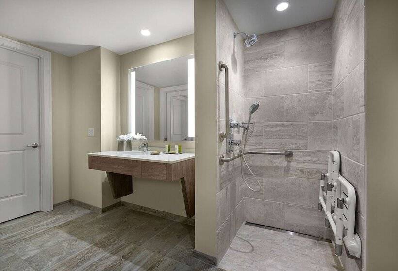 Люкс Адаптированный для Инвалидов, Hilton Grand Vacations Club Ocean Oak Resort Hilton Head
