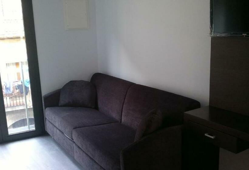 스탠다드 트리플 룸, 9 Sant Antoni