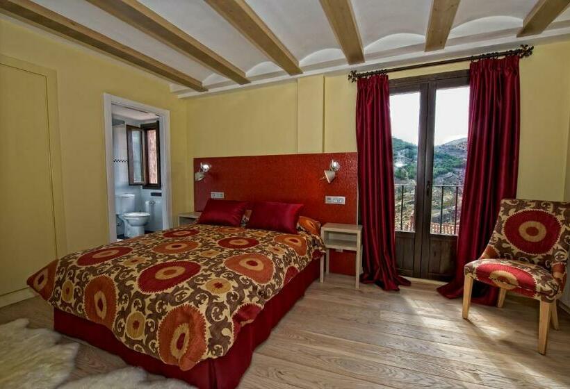 스탠다드 룸, Albanuracín