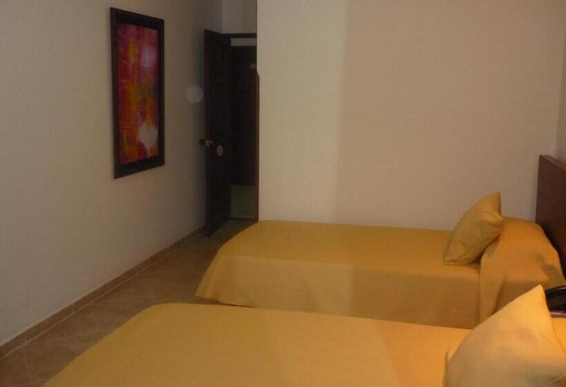 חדר קומפורט לשלושה, Alessio