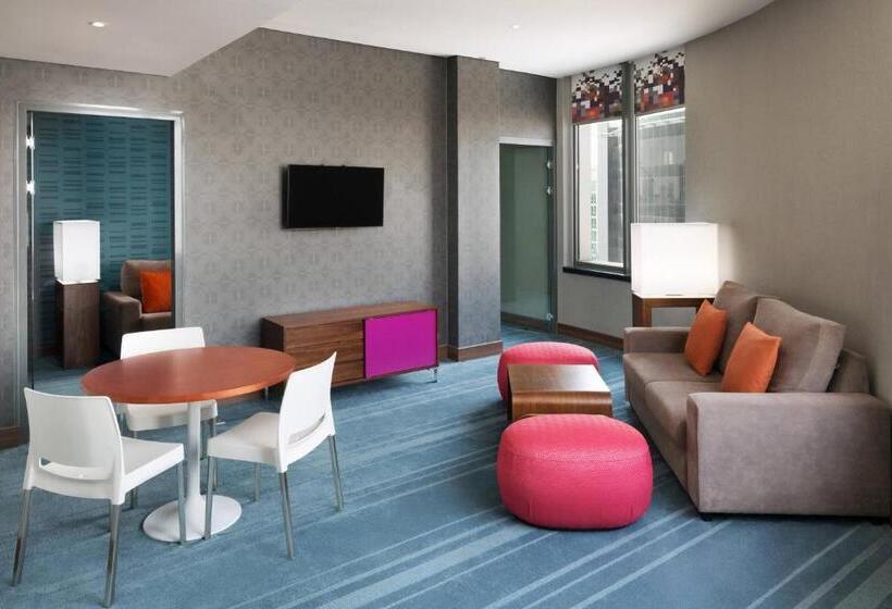 מיטת קינג בסוויטה, Aloft Riyadh