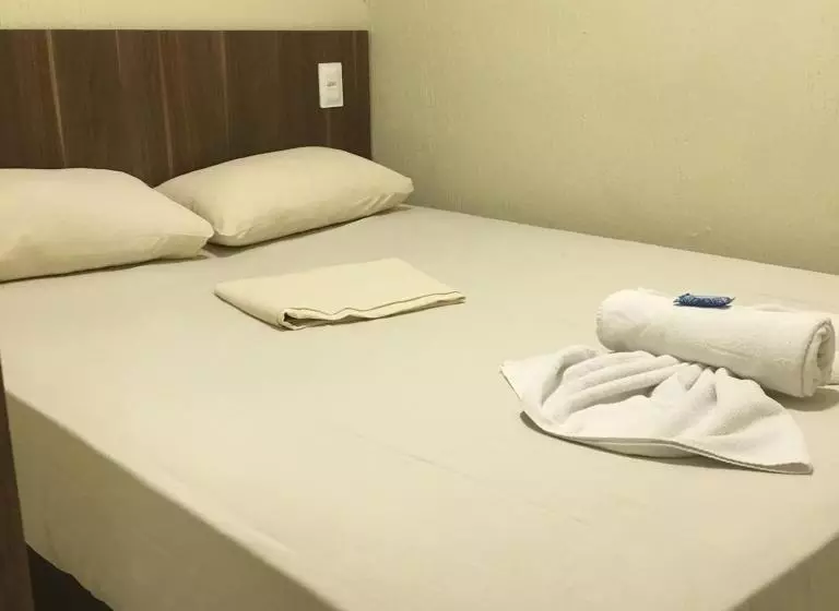 Economy Triple Room, Downtown Santana