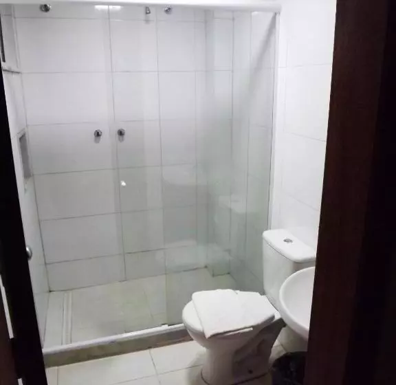 Economy Triple Room, Downtown Santana