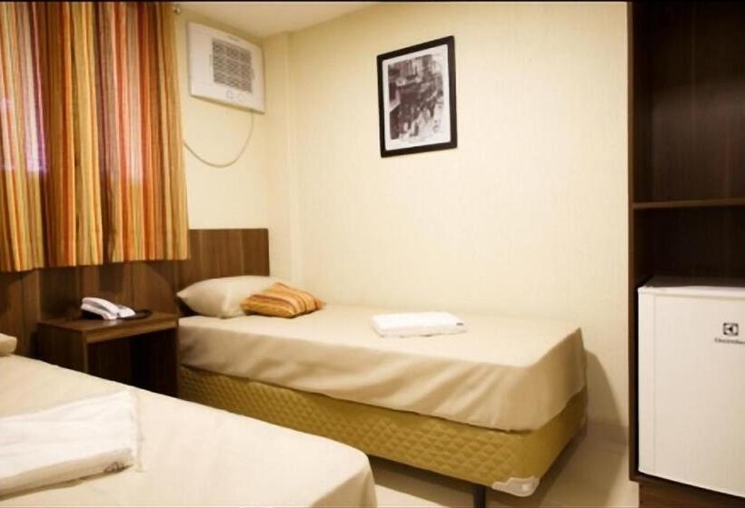 Economy Triple Room, Downtown Santana