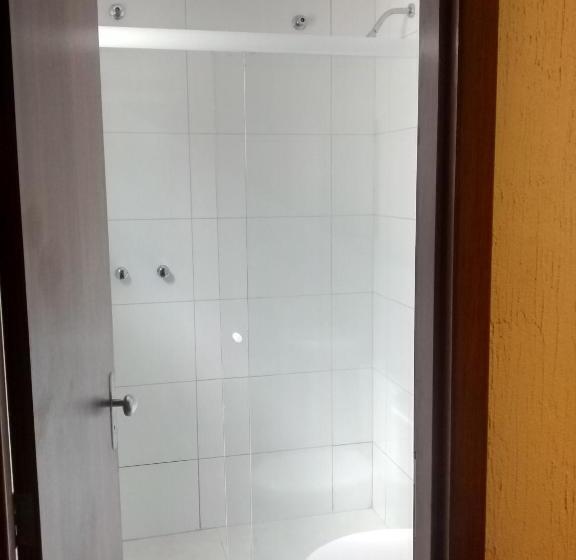 Economy Triple Room, Downtown Santana