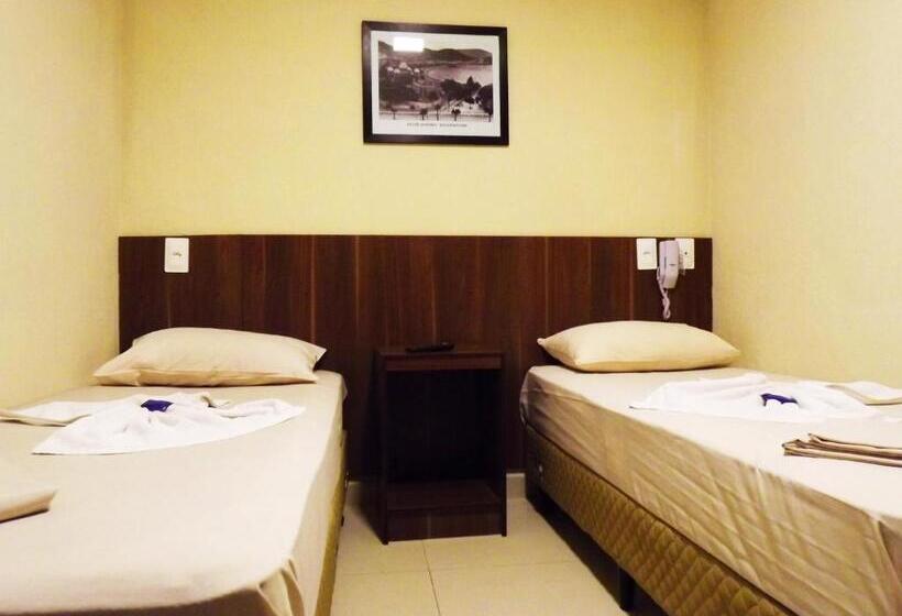 اتاق اکونومی, Downtown Santana